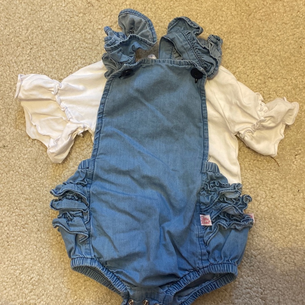Ruffle butt outfit